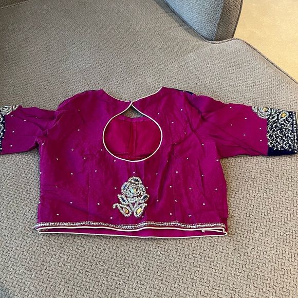 Brand New Gorgeous Pure Crepe Sari with Heavy Embroidery Work - Picture 6 of 7